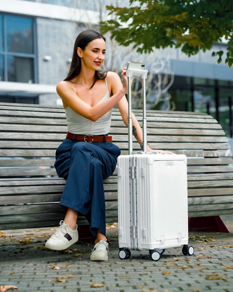 nobl-carry-on-aio-19-white-life-style.png